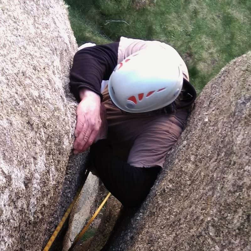 crack climbing 1